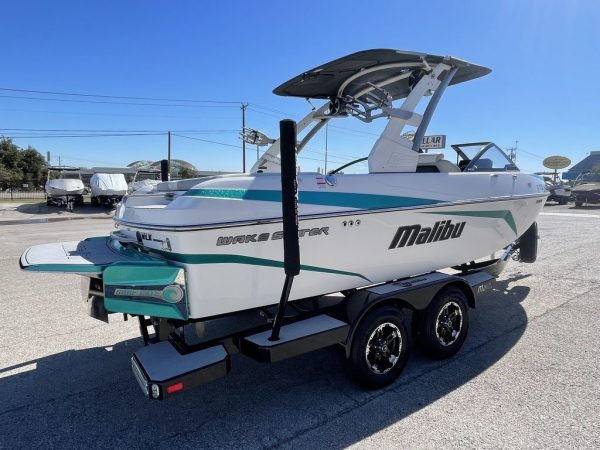 2019 Malibu Boats 21 VLX - Image 4