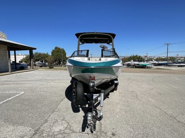 2019 Malibu Boats 21 VLX - Image 3